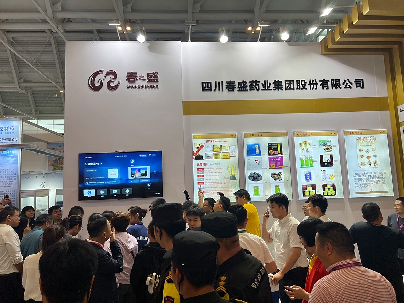 展臺前有人參觀